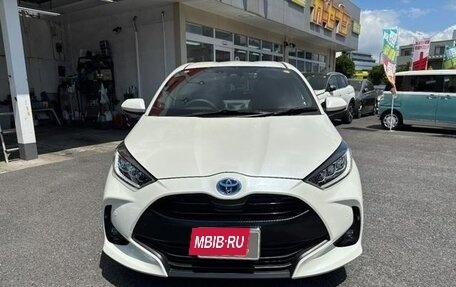 Toyota Yaris XP150 рестайлинг, 2022 год, 940 000 рублей, 2 фотография
