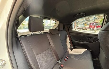 Toyota Yaris XP150 рестайлинг, 2022 год, 940 000 рублей, 15 фотография