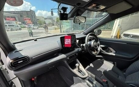 Toyota Yaris XP150 рестайлинг, 2022 год, 940 000 рублей, 9 фотография