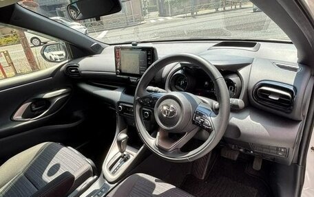 Toyota Yaris XP150 рестайлинг, 2022 год, 940 000 рублей, 18 фотография