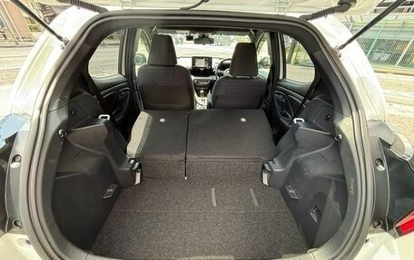 Toyota Yaris XP150 рестайлинг, 2022 год, 940 000 рублей, 21 фотография