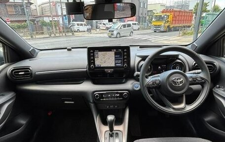 Toyota Yaris XP150 рестайлинг, 2022 год, 940 000 рублей, 23 фотография