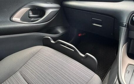 Toyota Yaris XP150 рестайлинг, 2022 год, 940 000 рублей, 39 фотография