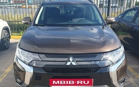 Mitsubishi Outlander III рестайлинг 3, 2021 год, 2 500 000 рублей, 2 фотография