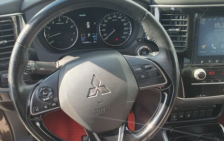 Mitsubishi Outlander III рестайлинг 3, 2021 год, 2 500 000 рублей, 11 фотография