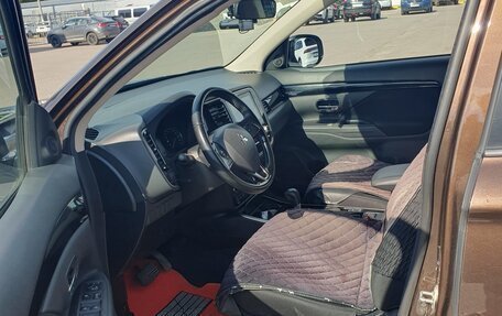 Mitsubishi Outlander III рестайлинг 3, 2021 год, 2 500 000 рублей, 10 фотография