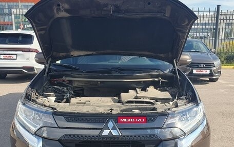 Mitsubishi Outlander III рестайлинг 3, 2021 год, 2 500 000 рублей, 14 фотография