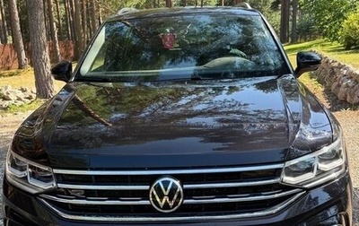 Volkswagen Tiguan II, 2022 год, 3 550 000 рублей, 1 фотография