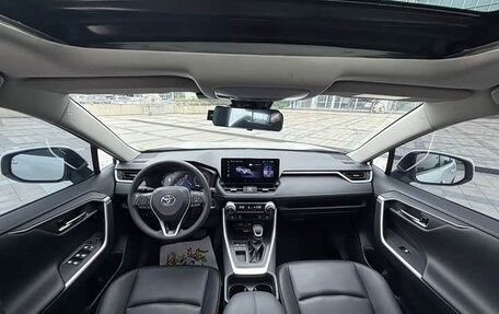 Toyota RAV4, 2022 год, 2 678 000 рублей, 10 фотография