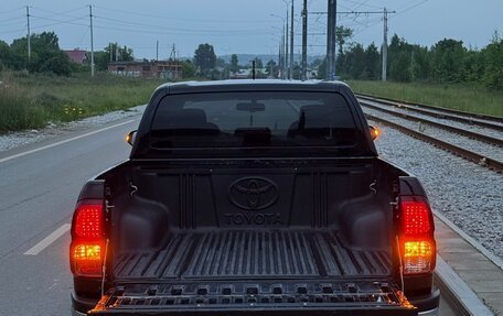 Toyota Hilux VIII, 2017 год, 2 800 000 рублей, 11 фотография