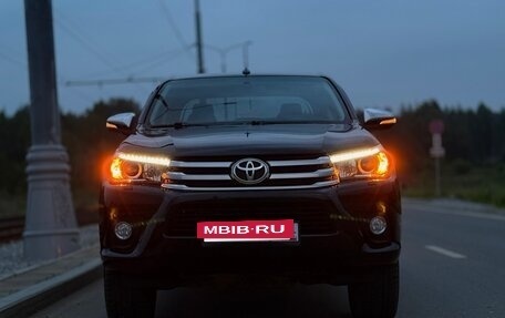 Toyota Hilux VIII, 2017 год, 2 800 000 рублей, 8 фотография