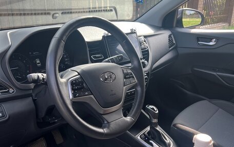 Hyundai Solaris II рестайлинг, 2021 год, 1 720 000 рублей, 8 фотография