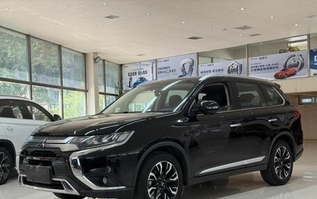 Mitsubishi Outlander III рестайлинг 3, 2021 год, 2 450 000 рублей, 1 фотография