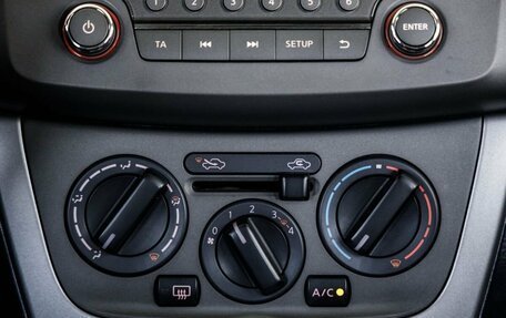 Nissan Tiida, 2015 год, 948 000 рублей, 28 фотография