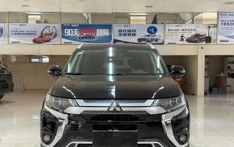 Mitsubishi Outlander III рестайлинг 3, 2021 год, 2 450 000 рублей, 2 фотография