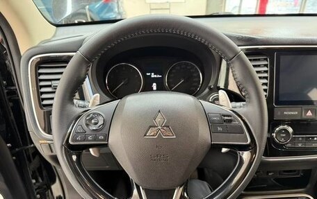 Mitsubishi Outlander III рестайлинг 3, 2021 год, 2 450 000 рублей, 10 фотография
