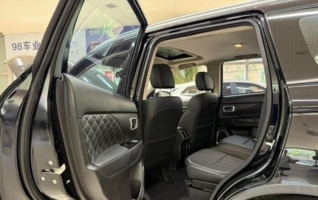 Mitsubishi Outlander III рестайлинг 3, 2021 год, 2 450 000 рублей, 18 фотография