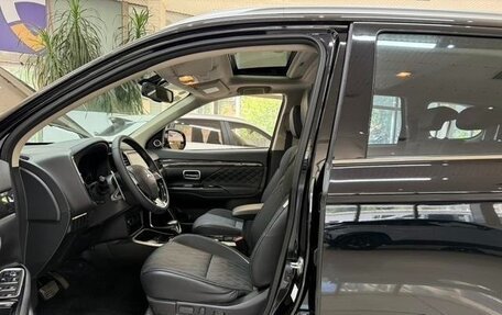 Mitsubishi Outlander III рестайлинг 3, 2021 год, 2 450 000 рублей, 15 фотография