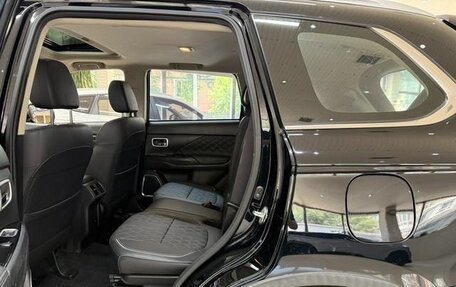 Mitsubishi Outlander III рестайлинг 3, 2021 год, 2 450 000 рублей, 19 фотография