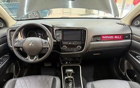 Mitsubishi Outlander III рестайлинг 3, 2021 год, 2 450 000 рублей, 21 фотография