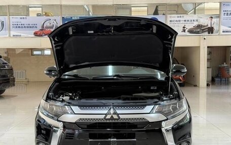 Mitsubishi Outlander III рестайлинг 3, 2021 год, 2 450 000 рублей, 24 фотография