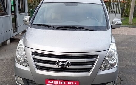 Hyundai Grand Starex Grand Starex I рестайлинг 2, 2017 год, 3 650 000 рублей, 2 фотография