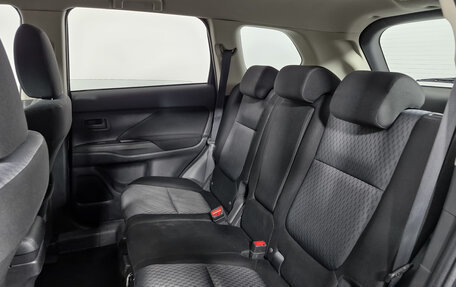 Mitsubishi Outlander III рестайлинг 3, 2014 год, 1 375 000 рублей, 11 фотография