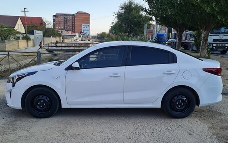 KIA Rio IV, 2021 год, 1 080 000 рублей, 2 фотография