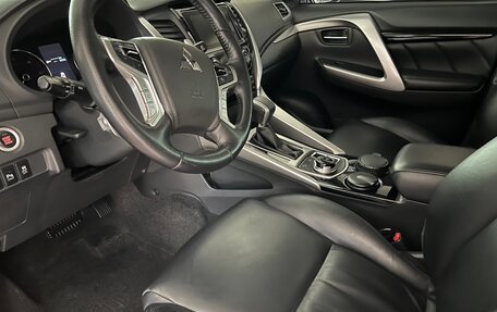 Mitsubishi Pajero Sport III рестайлинг, 2017 год, 2 950 000 рублей, 5 фотография
