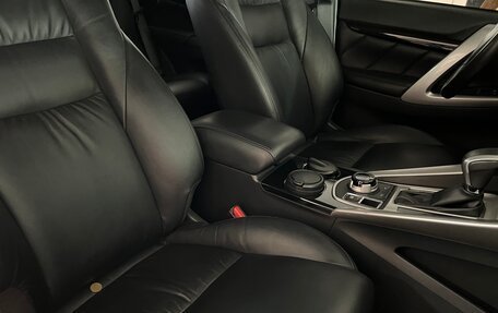 Mitsubishi Pajero Sport III рестайлинг, 2017 год, 2 950 000 рублей, 10 фотография