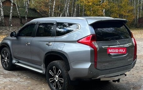 Mitsubishi Pajero Sport III рестайлинг, 2017 год, 2 950 000 рублей, 3 фотография