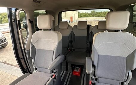 Volkswagen Multivan, 2021 год, 4 900 000 рублей, 16 фотография