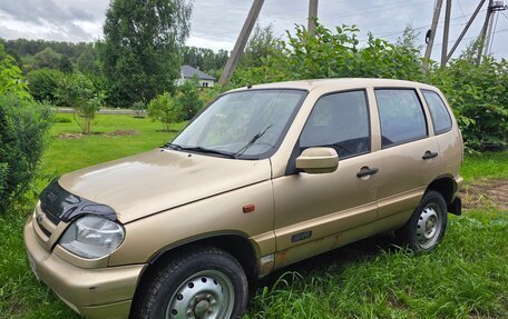 Chevrolet Niva I рестайлинг, 2004 год, 150 000 рублей, 2 фотография