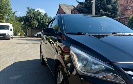 Hyundai Solaris II рестайлинг, 2015 год, 1 070 000 рублей, 2 фотография