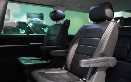 Volkswagen Multivan T6 рестайлинг, 2018 год, 4 100 000 рублей, 9 фотография