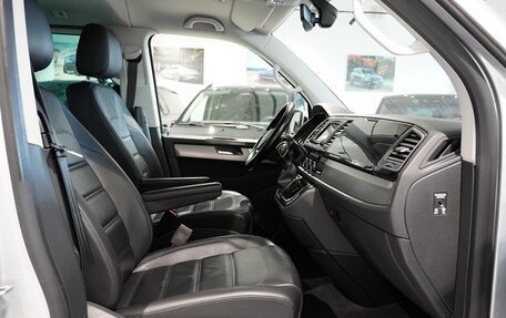Volkswagen Multivan T6 рестайлинг, 2018 год, 4 100 000 рублей, 13 фотография