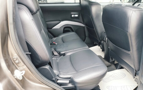 Mitsubishi Outlander III рестайлинг 3, 2011 год, 1 240 000 рублей, 14 фотография