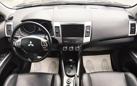 Mitsubishi Outlander III рестайлинг 3, 2011 год, 1 240 000 рублей, 10 фотография