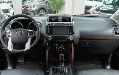 Toyota Land Cruiser Prado 150 рестайлинг 2, 2014 год, 2 999 000 рублей, 11 фотография