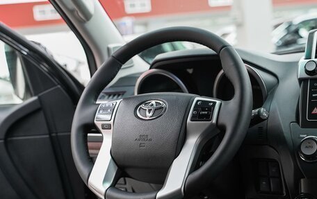 Toyota Land Cruiser Prado 150 рестайлинг 2, 2014 год, 2 999 000 рублей, 12 фотография