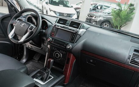 Toyota Land Cruiser Prado 150 рестайлинг 2, 2014 год, 2 999 000 рублей, 13 фотография