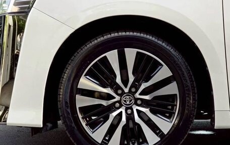 Toyota Vellfire II, 2022 год, 3 500 000 рублей, 4 фотография