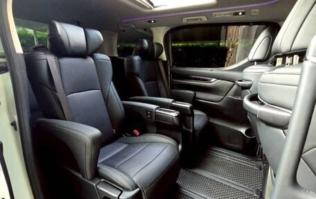 Toyota Vellfire II, 2022 год, 3 500 000 рублей, 10 фотография
