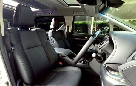 Toyota Vellfire II, 2022 год, 3 500 000 рублей, 9 фотография