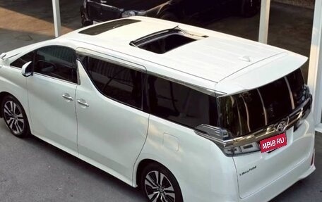 Toyota Vellfire II, 2022 год, 3 500 000 рублей, 2 фотография