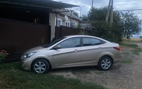 Hyundai Solaris II рестайлинг, 2011 год, 735 000 рублей, 1 фотография