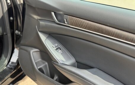 Honda Accord IX рестайлинг, 2017 год, 1 750 000 рублей, 14 фотография