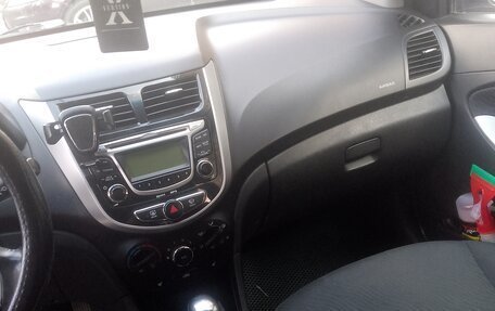 Hyundai Solaris II рестайлинг, 2011 год, 850 000 рублей, 3 фотография