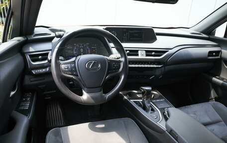 Lexus UX I, 2021 год, 3 869 000 рублей, 9 фотография
