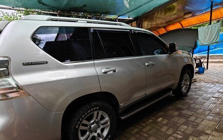 Toyota Land Cruiser Prado 150 рестайлинг 2, 2011 год, 3 050 000 рублей, 8 фотография